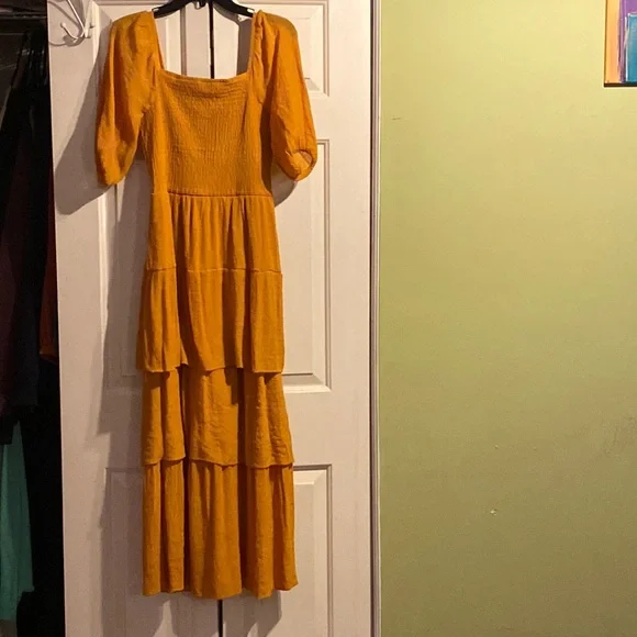 Kings Road Smocked Off Shoulder Ruffle Tiered Maxi Dress Size Medium - Picture 1 of 3